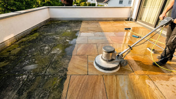 Terrassenreinigung mit Einscheibenmaschine - Stein-Doktor